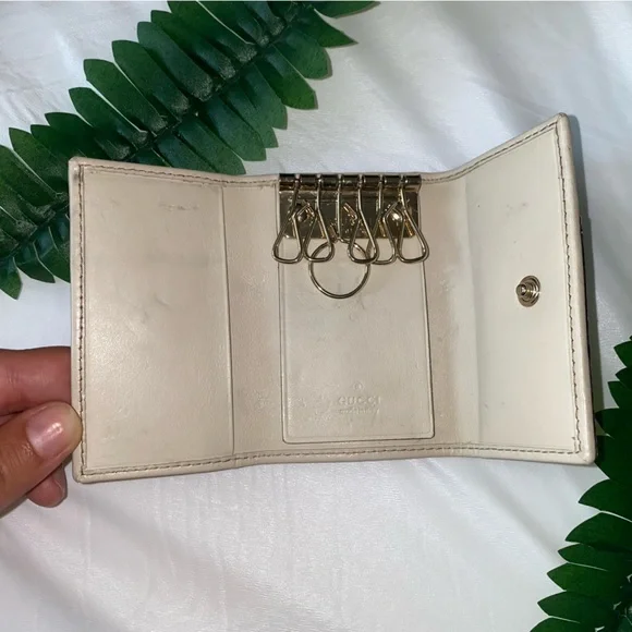 Gucci Monogram 6 Key Ring Holder in Pristine Condition - Picture 6 of 6